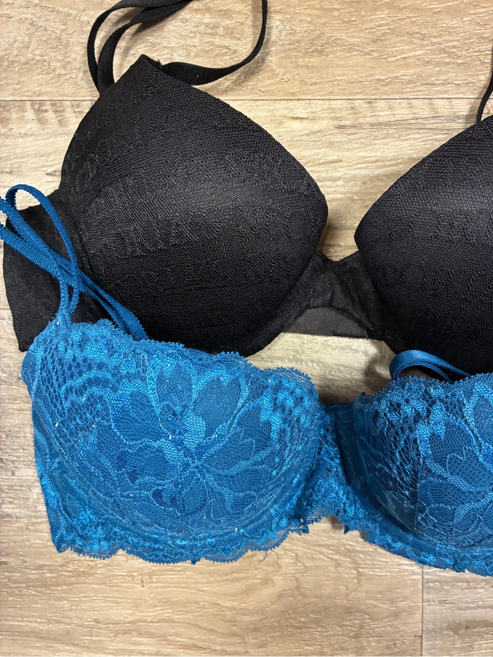 Victoria Secret 2 Push Up Bras PINK Date Logo Lace - Picture 2 of 11